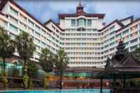 Swimming Pool Sedona Hotel Yangon