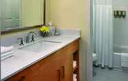 ห้องน้ำภายในห้อง 6 Sonesta ES Suites Columbia Baltimore