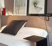 Bedroom 5 Alexandra Barcelona Hotel, Curio Collection by Hilton