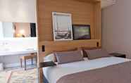Bedroom 2 Alexandra Barcelona Hotel, Curio Collection by Hilton