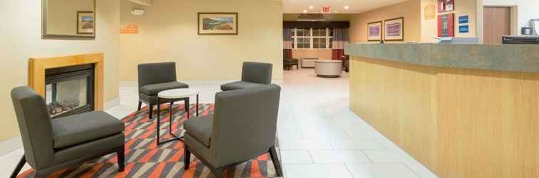 Lobby Microtel Inn & Suites by Wyndham Pueblo