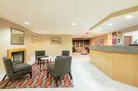 Lobby Microtel Inn & Suites by Wyndham Pueblo