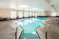 Swimming Pool MainStay Suites Frederick