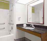In-room Bathroom 5 Baymont by Wyndham Warner Robins