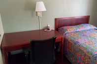 Bedroom Masters Inn Atlanta - Doraville at I-85 & 285