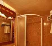 In-room Bathroom 4 Surban Hotel - Special Class