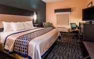 ห้องนอน 7 Best Western Bradbury Inn & Suites