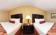 Bedroom 4 Best Western Plus Parkway Hotel