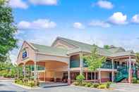 Exterior Days Inn & Suites by Wyndham Peachtree City