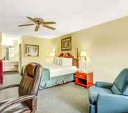 Bedroom 3 Days Inn & Suites by Wyndham Peachtree City