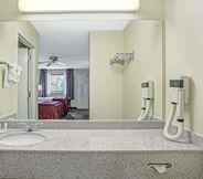 In-room Bathroom 6 Days Inn & Suites by Wyndham Peachtree City