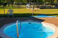 Swimming Pool Jasper Ridge Inn Ishpeming