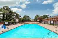 Swimming Pool Days Inn by Wyndham Columbia