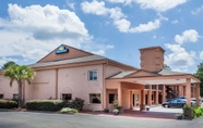 Exterior 2 Days Inn by Wyndham Columbia