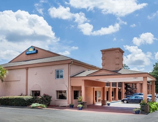 Exterior 2 Days Inn by Wyndham Columbia