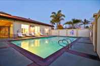 Kolam Renang Best Western Plus Capitola By-the-sea Inn & Suites