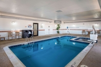 Swimming Pool Quality Inn & Suites West