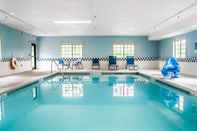 Swimming Pool Comfort Inn And Suites Hamburg