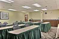 Functional Hall Hampton Inn Medina