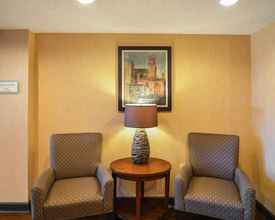 Lobby 4 Comfort Suites DFW Airport