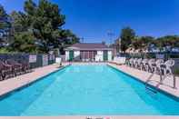 Swimming Pool Days Inn by Wyndham Simpsonville