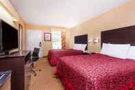 Bedroom Days Inn by Wyndham Simpsonville