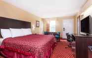 Bedroom 6 Days Inn by Wyndham Simpsonville