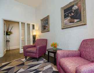 Lobi 2 Kensington Gardens Hotel