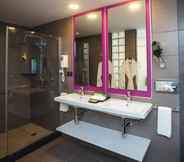 In-room Bathroom 4 Riu Palace Macao – Adults Only All Inclusive