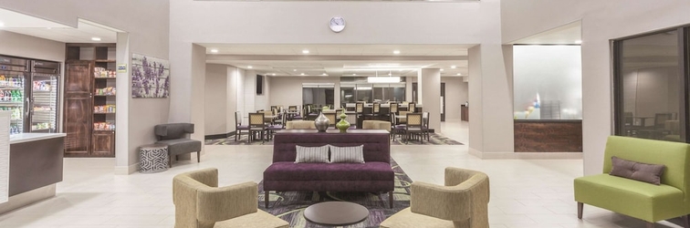 ล็อบบี้ La Quinta Inn & Suites by Wyndham Columbus North