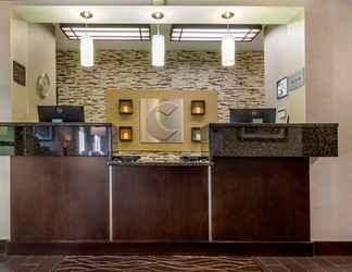 Lobi 2 Comfort Inn & Suites Butler