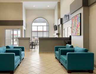 Lobby 2 Days Inn by Wyndham Steinbach