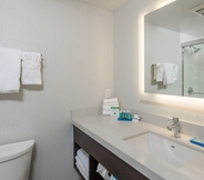 ห้องน้ำภายในห้อง 3 Holiday Inn Express Sunnyvale - Silicon Valley, an IHG Hotel