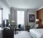 Kamar Tidur 3 Bristol Marriott Royal Hotel