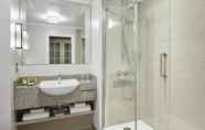 Toilet Kamar 5 Bristol Marriott Royal Hotel