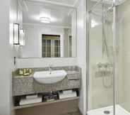 Toilet Kamar 5 Bristol Marriott Royal Hotel