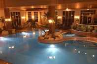 สระว่ายน้ำ Sprowston Manor Hotel, Golf & Country Club