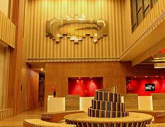 Lobby 2 The Metropolitan Hotel and Spa New Delhi