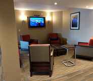 Lobi 4 Comfort Inn & Suites