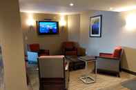 Lobi Comfort Inn & Suites