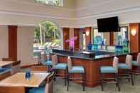 Bar, Kafe, dan Lounge Hawthorn Suites by Wyndham Naples Pine Ridge