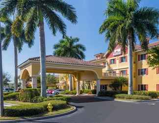 Exterior 2 Hawthorn Suites by Wyndham Naples Pine Ridge