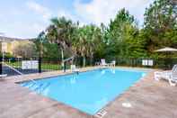 Kolam Renang Quality Inn Crestview near Eglin AFB