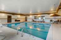 Hồ bơi Comfort Inn and Suites Pittsburg