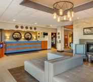 Lobby 3 Comfort Inn & Suites Logan International Airport