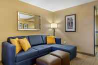 Common Space Comfort Inn & Suites Logan International Airport