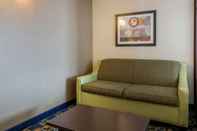 Common Space Comfort Inn & Suites Near Universal Orlando Resort - Convention Ctr