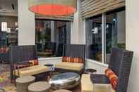 Lobi Hilton Garden Inn Detroit Metro Airport