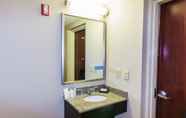 In-room Bathroom 6 Hampton Inn Sturbridge