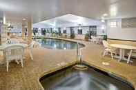 Swimming Pool Hampton Inn Sturbridge